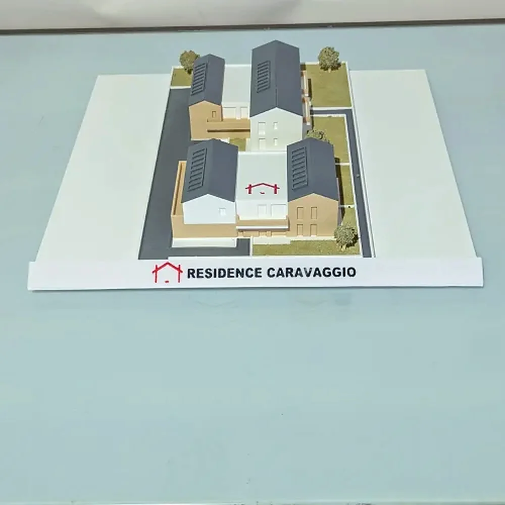Plastico di un complesso residenziale con basamento